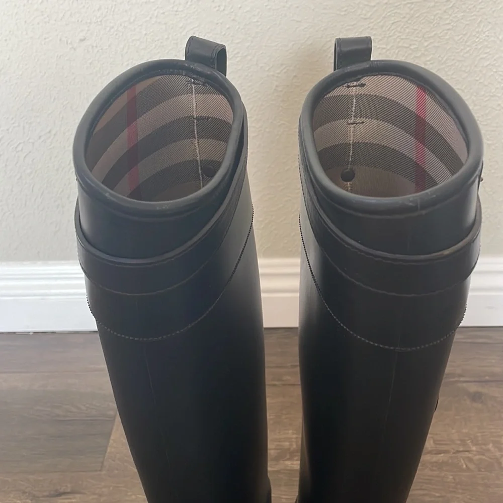 Burberry Waterproof Riding Boot - Picture 5 of 8